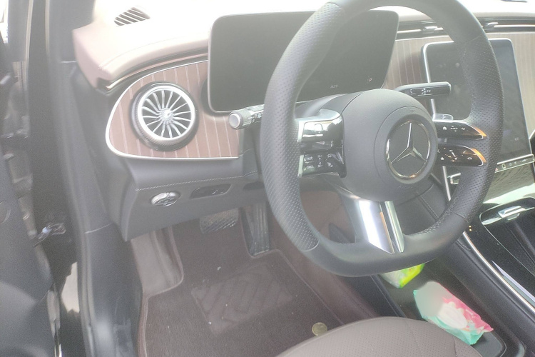 奔驰EQE SUV 2024款 500 4MATIC 豪华版局部细节13