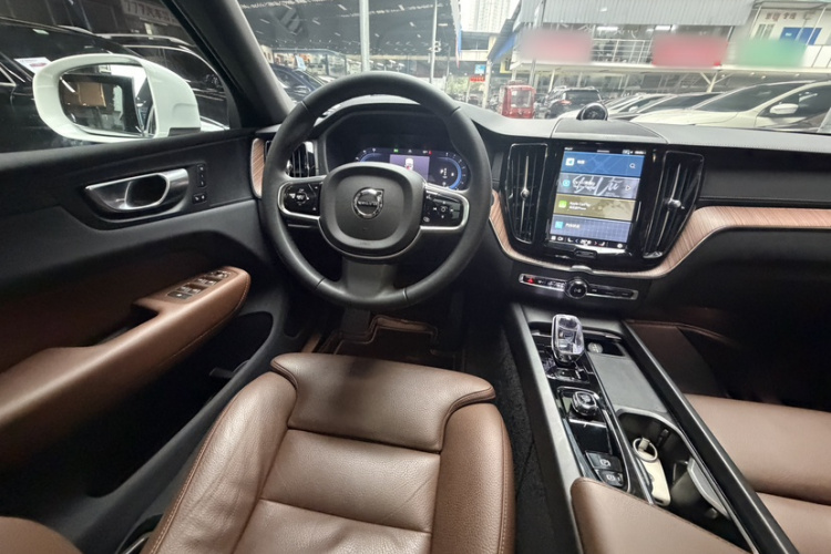沃尔沃XC60 2024款 B5 四驱智远豪华版中控内饰7012