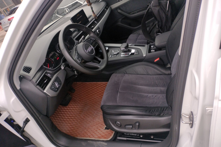 奥迪A4L 2019款 40 TFSI 进取型 国V中控内饰19