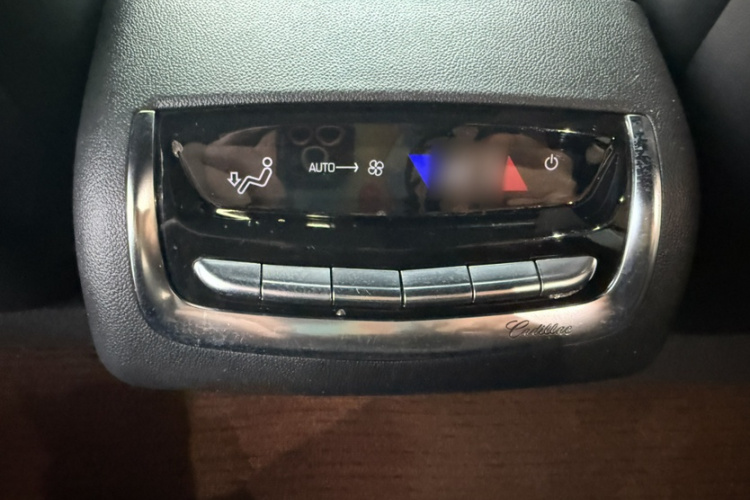 凯迪拉克XT6 2022款 2.0T 七座四驱豪华型中控内饰7004