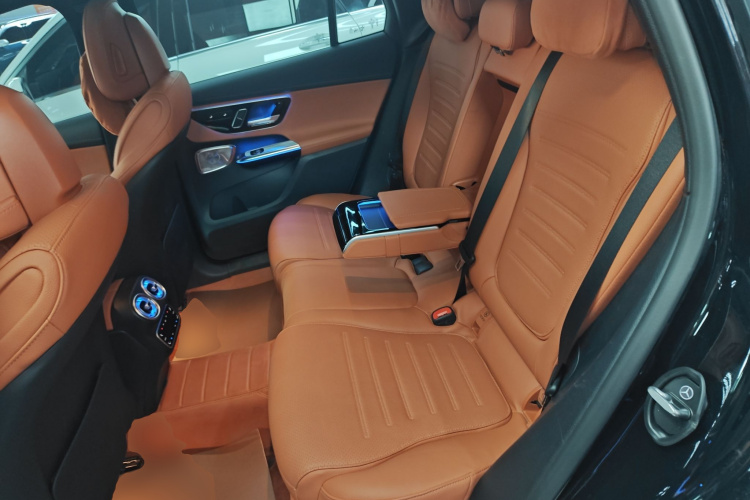 奔驰GLC 2023款 改款 GLC 300 L 4MATIC 动感型 5座中控内饰21