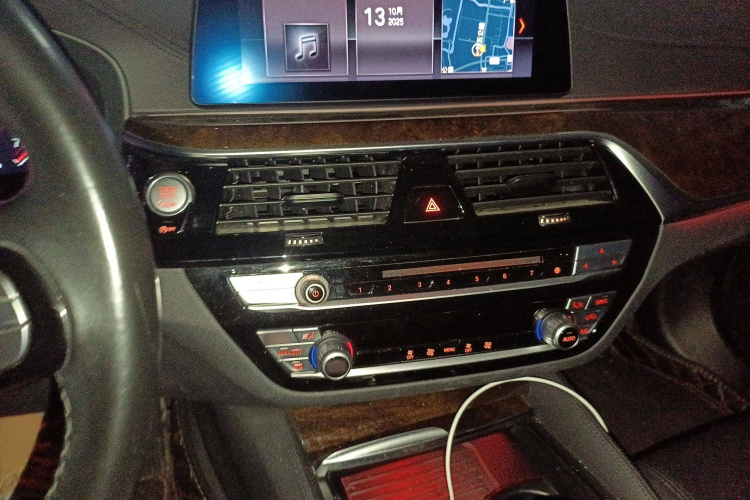 宝马5系 2019款 525Li 豪华套装局部细节16