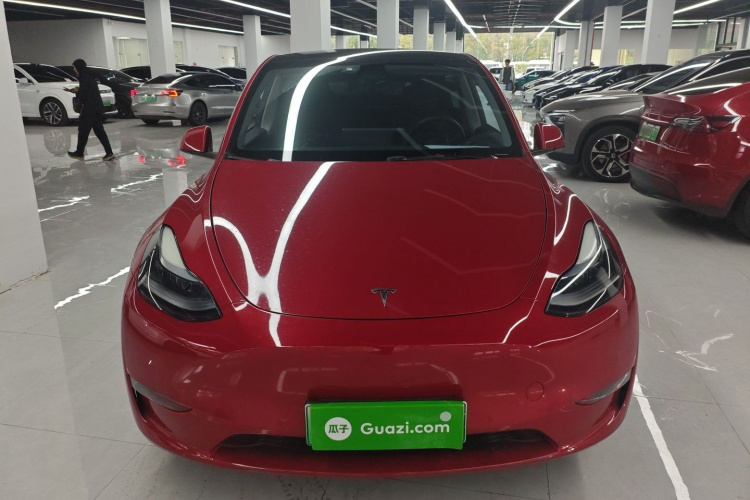 特斯拉 Model Y 2022款 长续航全轮驱动版车身外观2