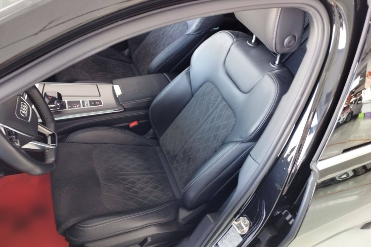 奥迪A6L 2021款 55 TFSI quattro 尊享动感型中控内饰19