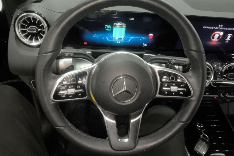 奔驰EQB 2022款 EQB 260中控内饰13