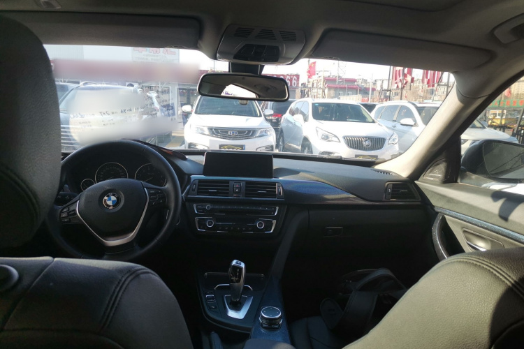 宝马3系GT 2014款 320i 领先型中控内饰12