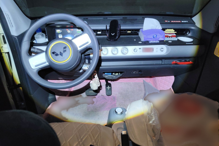 五菱汽车 宏光MINIEV 2022款 GAMEBOY 300km 玩咖款 磷酸铁锂中控内饰7002