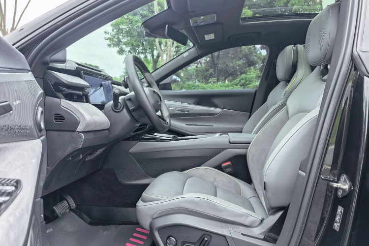 领克08 EM-P 2023款 220km 四驱性能Halo中控内饰7003