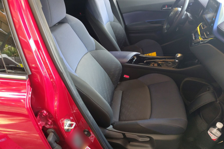 丰田C-HR 2018款 2.0L 领先天窗版 国VI局部细节41