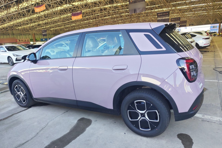 埃安 AION UT 2025款 330星辉版车身外观6005