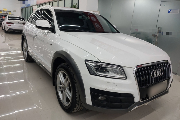 奥迪Q5 2017款 Plus 40 TFSI 技术型车身外观3