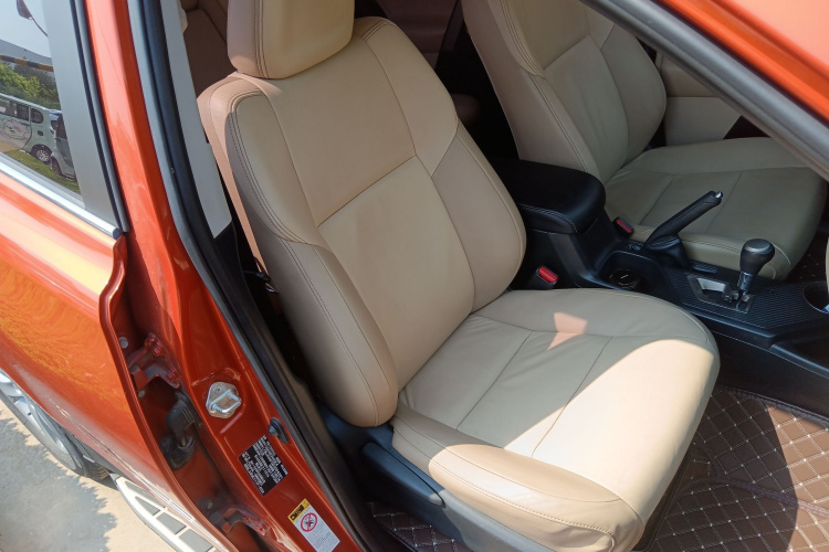丰田 RAV4荣放 2013款 2.0L CVT四驱新锐版局部细节41