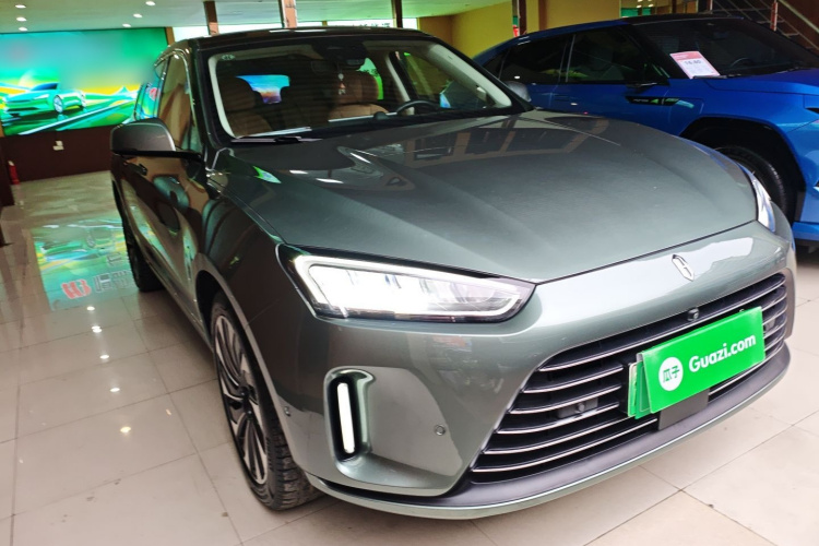 鸿蒙智行 问界M5 2022款 增程四驱性能版车身外观3