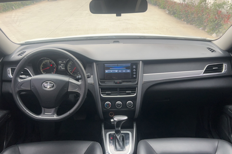 奔腾B30 2017款 1.6L 自动舒适型中控内饰7003