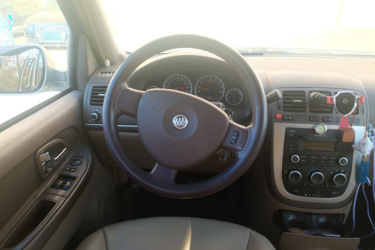 别克GL8 2014款 2.4L 经典版中控内饰13