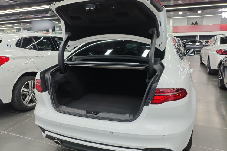 捷豹XEL 2024款 2.0T 250PS R-DYNAMIC S进取运动版局部细节23