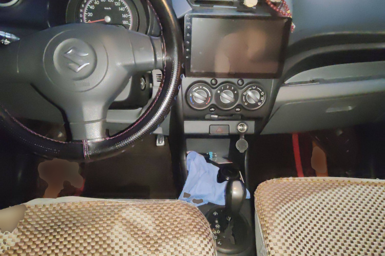 铃木 奥拓 2013款 1.0L 自动豪华型中控内饰12