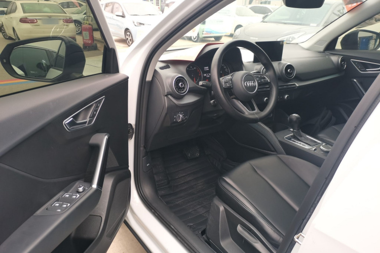 奥迪Q2L 2018款 35 TFSI 上市专享版 国VI中控内饰7003