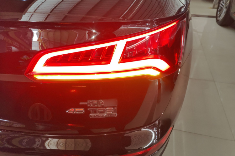 奥迪Q5L 2018款 45 TFSI 尊享时尚型 国VI车身外观6006
