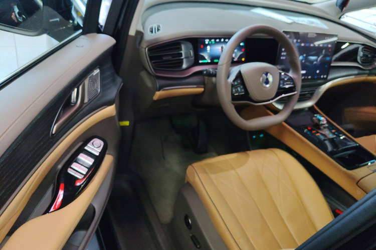 腾势D9 2022款 DM-i 970 四驱尊荣型中控内饰20