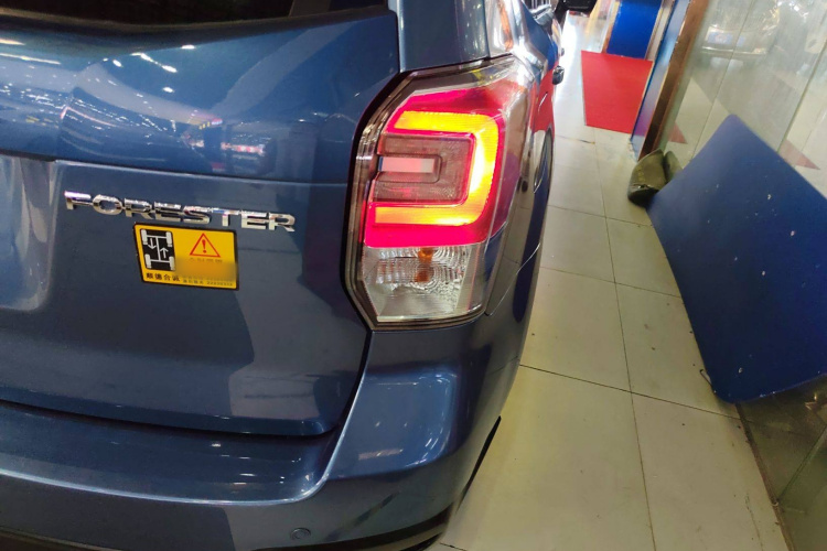 斯巴鲁 森林人 2018款 2.0i 豪华导航版车身外观9