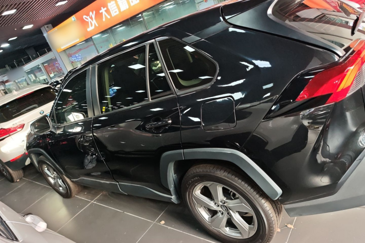 丰田 RAV4荣放 2021款 2.0L CVT两驱风尚版车身外观4