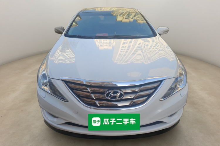 现代 索纳塔 2011款 2.0L 自动豪华版车身外观2