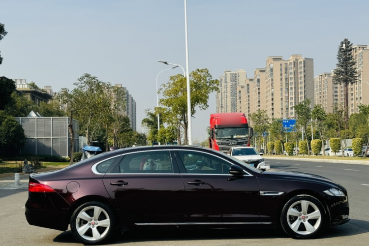 捷豹XFL 2018款 XFL 2.0T 200PS 精英版车身外观6003