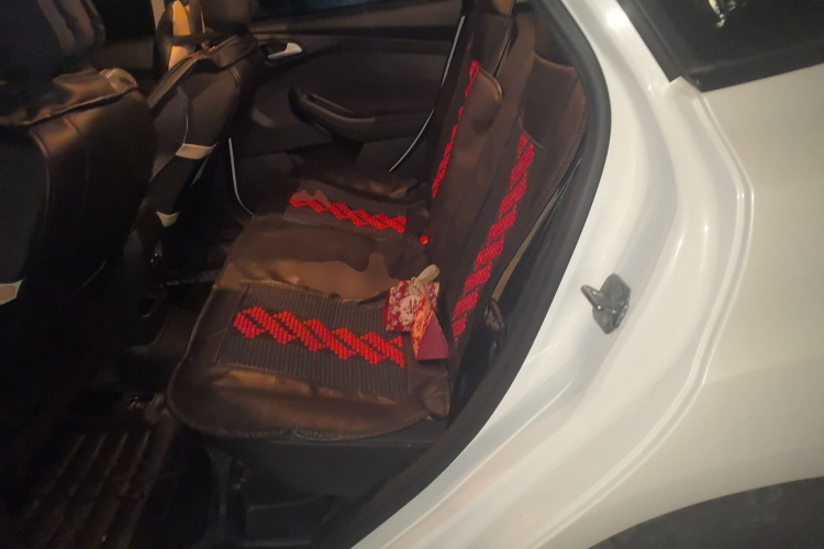 福特 福克斯 2018款 两厢经典 1.6L 手动舒适型智行版中控内饰21