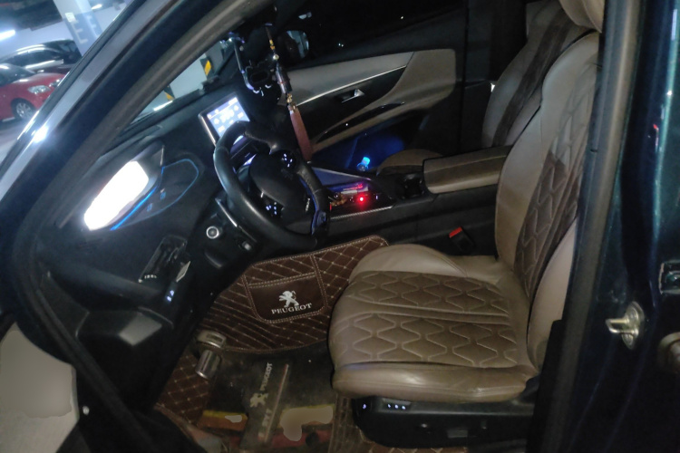 标致5008 2017款 380THP 7座豪华GT版中控内饰19