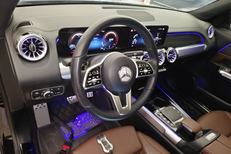 奔驰GLB 2022款 GLB 220 动感型中控内饰13