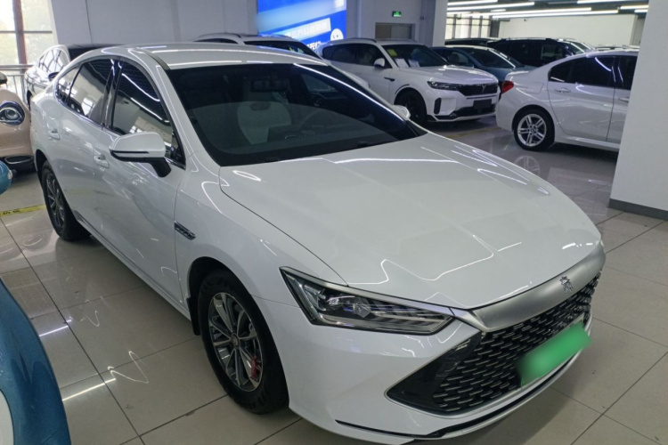 比亚迪 秦PLUS 2024款 荣耀版 DM-i 55KM领先型车身外观3