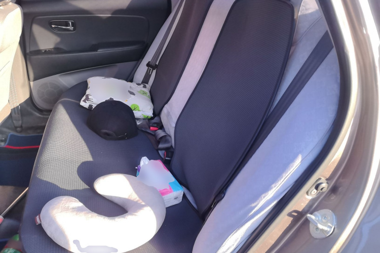 现代 悦动 2011款 1.6L 手动豪华型中控内饰21