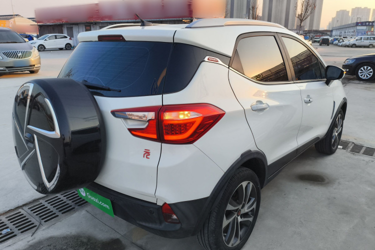 比亚迪 元 2016款 1.5L 手动尊贵型车身外观7