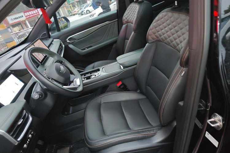 吉利汽车 豪越L 2023款 2.0T DCT尊贵型中控内饰19