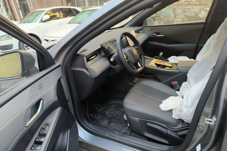 比亚迪 秦PLUS 2025款 DM-i 智驾版 128KM进取型中控内饰20