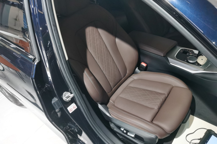 宝马3系 2022款 改款 325Li M运动曜夜套装局部细节41