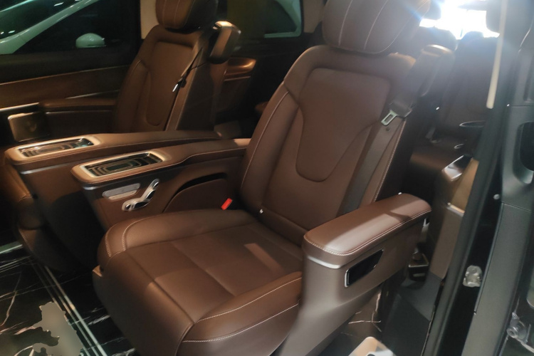 奔驰V级 2022款 V 260 L 长轴距尊贵版中控内饰21