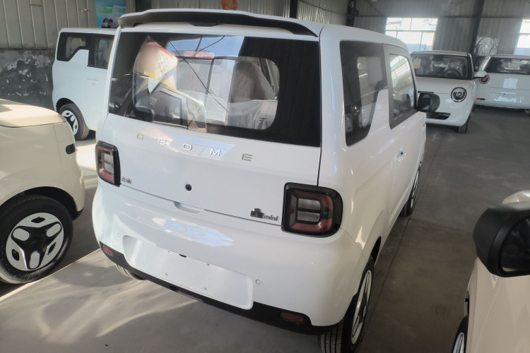 吉利银河 熊猫 2025款 210km 元气熊车身外观7