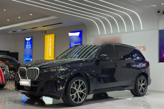 宝马X5 2023款 xDrive 30Li 尊享型M运动曜夜套装