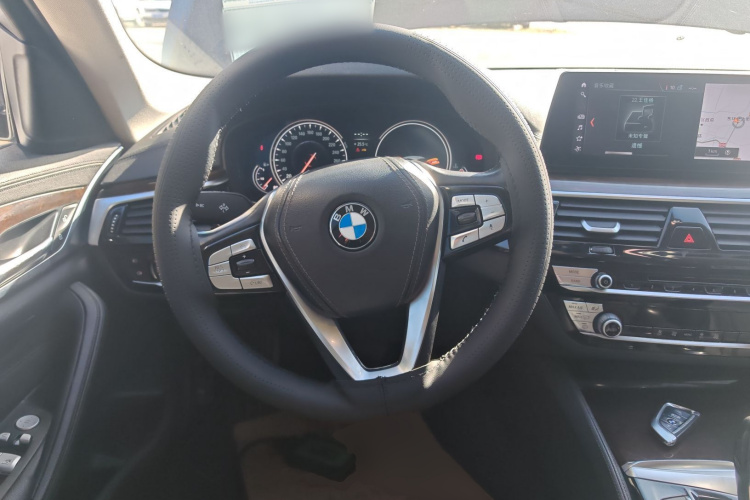 宝马5系 2018款 525Li 豪华套装中控内饰13