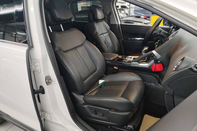 标致3008 2015款 2.0L 自动潮流版局部细节41