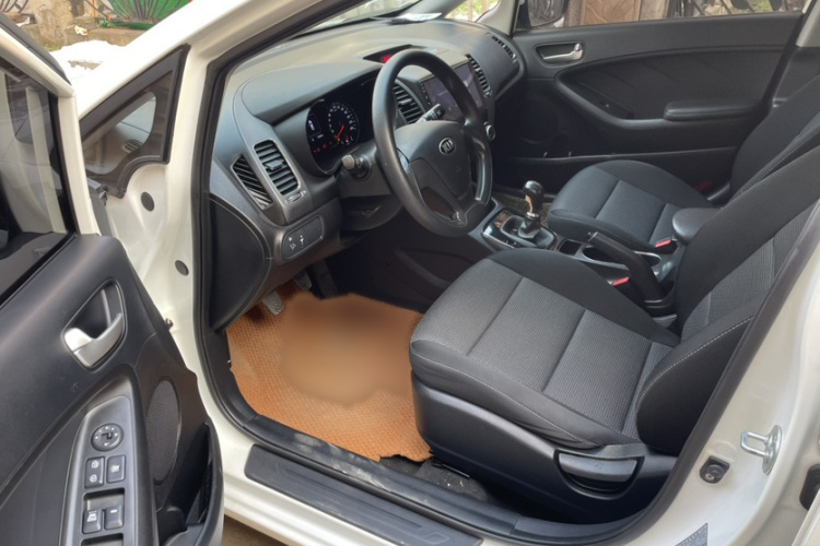 起亚K3 2016款 1.6L 手动GL中控内饰7005