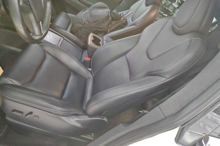 特斯拉 Model X 2020款 长续航升级版中控内饰19