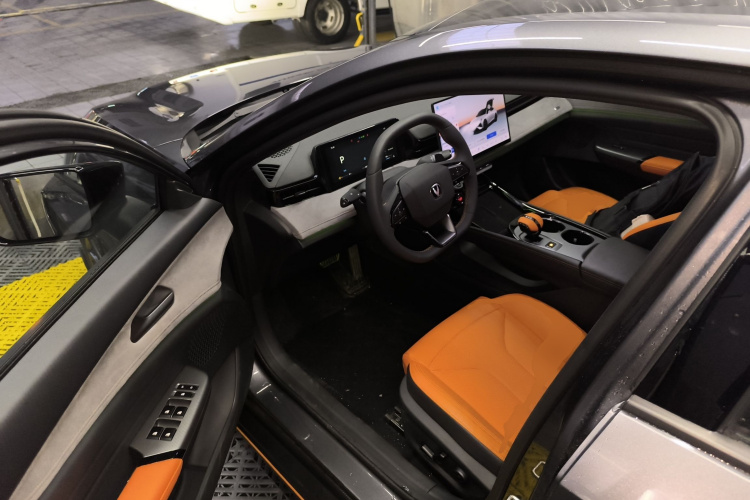 长安UNI-V 2025款 第三代 2.0T 劲擎型中控内饰20