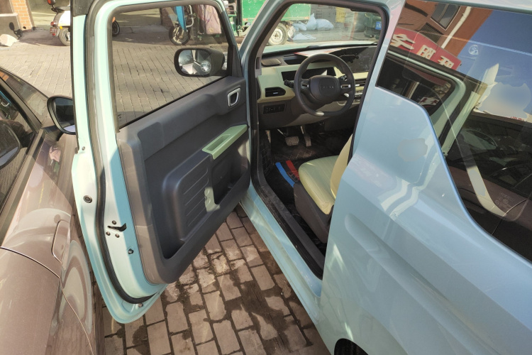 吉利银河 2023款 熊猫mini 200km 灵动熊中控内饰20