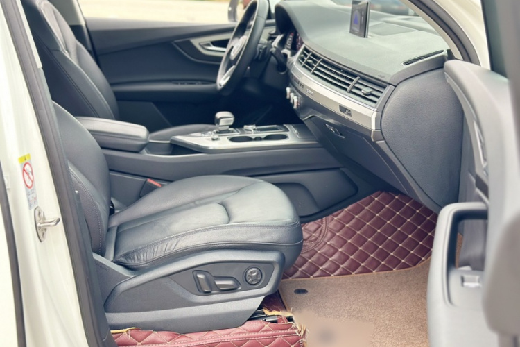 奥迪Q7 2016款 40 TFSI 舒适型中控内饰7013