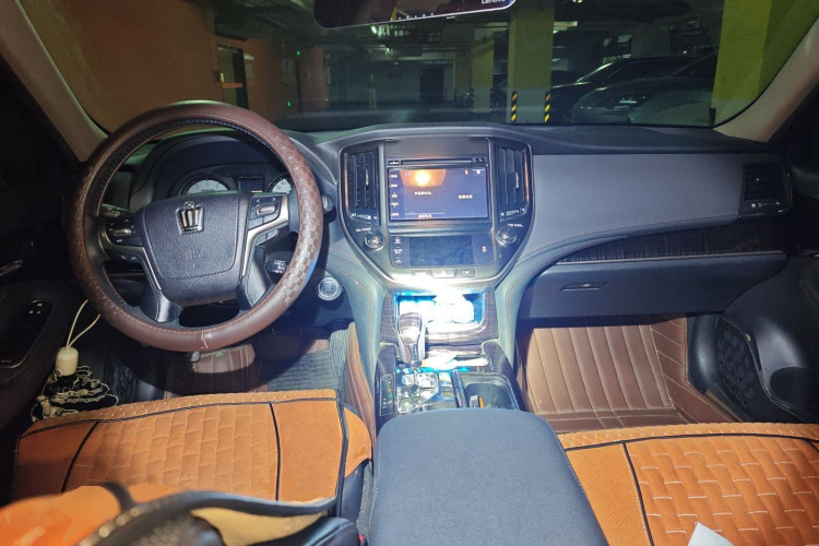丰田 皇冠 2015款 2.5L 智享版中控内饰12