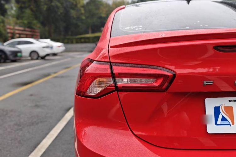 福特 福克斯 2020款 三厢 EcoBoost 180 自动ST Line局部细节9008