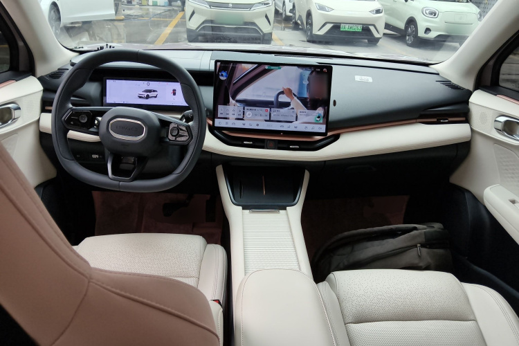 领克06 2025款 Shero 1.5T 紫色特别版中控内饰12